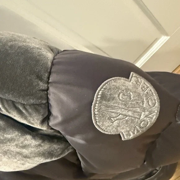 Silver grey Moncler puffer coat with velvet shoulders - Picture 3 of 8
